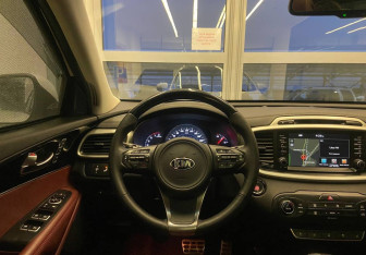 Подержанный автомобиль Kia Sorento 2016 года (15 фото)