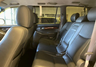 Подержанный автомобиль Toyota Land Cruiser Prado 2004 года (8 фото)