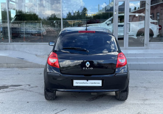 Подержанный автомобиль Renault Clio Hatchback 2007 года (6 фото)