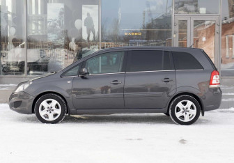 Подержанный автомобиль Opel Zafira Compactvan 2011 года (8 фото)