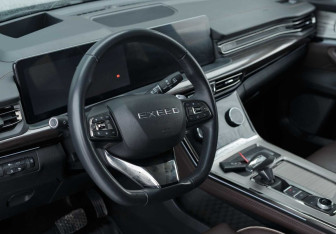 Подержанный автомобиль Exeed VX 2023 года (11 фото)