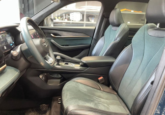 Подержанный автомобиль Geely Monjaro 2023 года (12 фото)