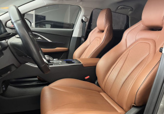 Подержанный автомобиль Omoda C5 2023 года (8 фото)