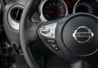 Подержанный автомобиль Nissan Juke 2013 года (12 фото)