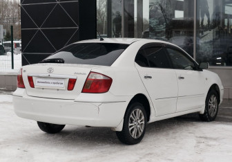Подержанный автомобиль Toyota Premio 2002 года (5 фото)