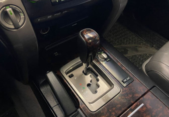 Подержанный автомобиль Toyota Land Cruiser Suv 2010 года (9 фото)