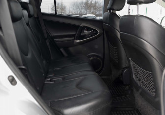 Подержанный автомобиль Toyota RAV4 2008 года (20 фото)