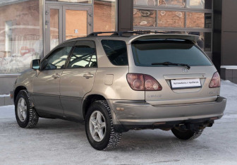 Подержанный автомобиль Lexus RX 2000 года (7 фото)