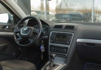Подержанный автомобиль Skoda Octavia Liftback 2012 года (10 фото)