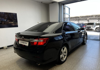 Подержанный автомобиль Toyota Camry Sedan 2012 года (4 фото)