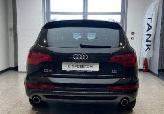 Подержанный автомобиль Audi Q7 2010 года (6 фото)