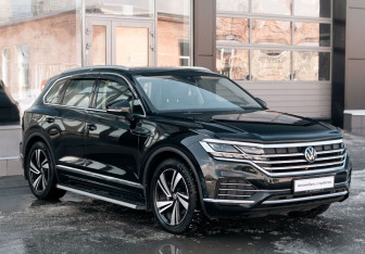 Подержанный автомобиль Volkswagen Touareg 2021 года (3 фото)