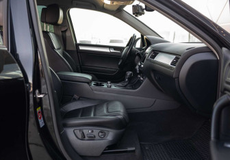 Подержанный автомобиль Volkswagen Touareg 2012 года (23 фото)