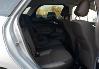 Подержанный автомобиль Ford Focus Sedan 2012 года (18 фото)