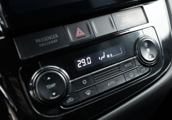 Подержанный автомобиль Mitsubishi Outlander 2015 года (15 фото)