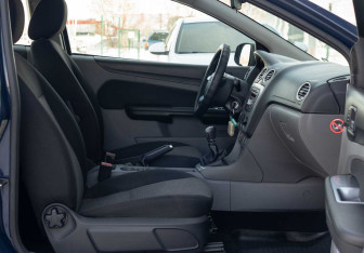 Подержанный автомобиль Ford Focus Hatchback 2011 года (16 фото)