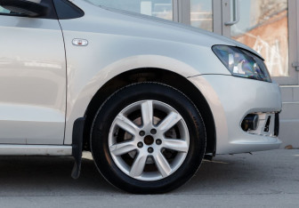 Подержанный автомобиль Volkswagen Polo Sedan 2011 года (9 фото)