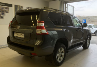 Подержанный автомобиль Toyota Land Cruiser Prado 2016 года (4 фото)