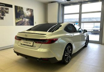Подержанный автомобиль Toyota Camry Sedan 2024 года (4 фото)