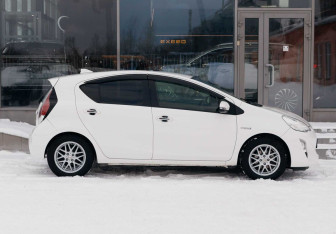 Подержанный автомобиль Toyota Aqua 2016 года (4 фото)