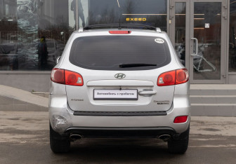 Подержанный автомобиль Hyundai Santa Fe 2007 года (6 фото)