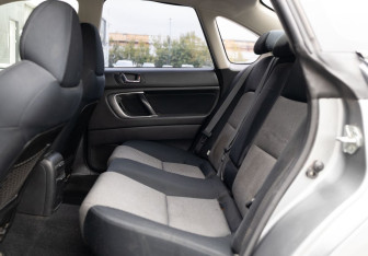 Подержанный автомобиль Subaru Legacy Sedan 2006 года (16 фото)