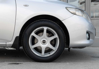 Подержанный автомобиль Toyota Corolla Sedan 2007 года (9 фото)