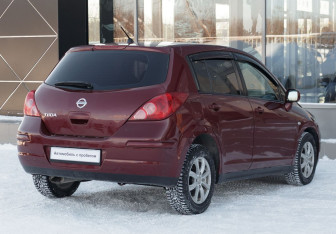 Подержанный автомобиль Nissan Tiida Hatchback 2007 года (5 фото)