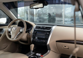 Подержанный автомобиль Nissan Teana 2014 года (10 фото)