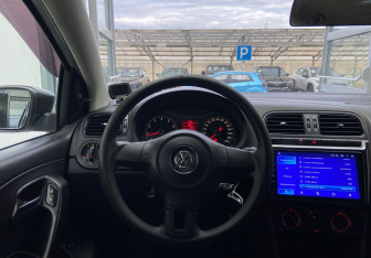 Подержанный автомобиль Volkswagen Polo Sedan 2013 года (12 фото)