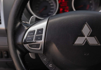 Подержанный автомобиль Mitsubishi Outlander 2007 года (12 фото)
