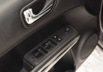 Подержанный автомобиль Nissan X-Trail 2011 года (16 фото)