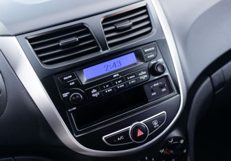 Подержанный автомобиль Hyundai Accent Sedan 2011 года (13 фото)