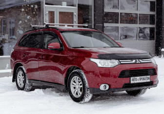 Подержанный автомобиль Mitsubishi Outlander 2013 года (3 фото)