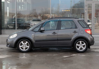Подержанный автомобиль Suzuki SX4 Hatchback 2010 года (8 фото)