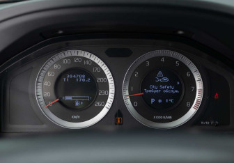 Подержанный автомобиль Volvo XC60 2010 года (13 фото)