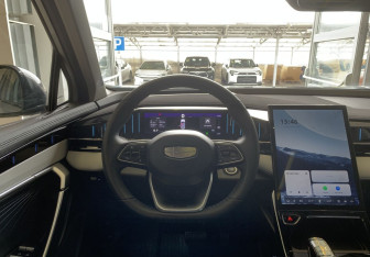 Подержанный автомобиль Geely Atlas 2024 года (14 фото)