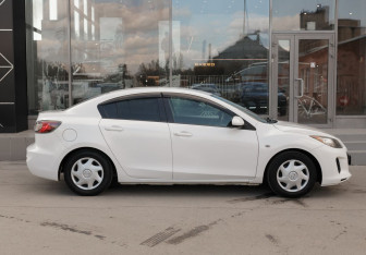 Подержанный автомобиль Mazda Axela Sedan 2012 года (4 фото)