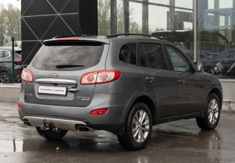 Подержанный автомобиль Hyundai Santa Fe 2012 года (5 фото)