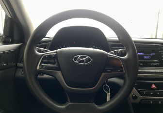 Подержанный автомобиль Hyundai Elantra Sedan 2018 года (11 фото)