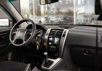Подержанный автомобиль Hyundai Tucson 2008 года (10 фото)