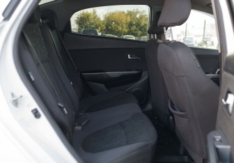 Подержанный автомобиль Kia Rio Sedan 2016 года (17 фото)