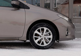 Подержанный автомобиль Toyota Auris Hatchback 2013 года (9 фото)