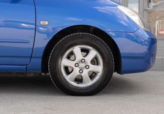 Подержанный автомобиль Toyota Corolla Spacio 2002 года (9 фото)