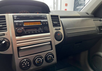 Подержанный автомобиль Nissan X-Trail 2006 года (9 фото)
