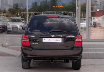 Подержанный автомобиль Toyota Highlander 2001 года (6 фото)