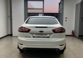 Подержанный автомобиль Ford Mondeo Sedan 2011 года (6 фото)