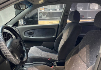 Подержанный автомобиль Kia Spectra Sedan 2006 года (11 фото)