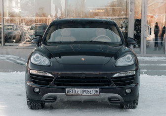 Подержанный автомобиль Porsche Cayenne 2014 года (2 фото)
