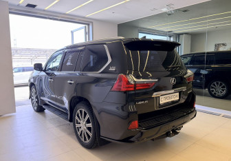 Подержанный автомобиль Lexus LX 2021 года (5 фото)
